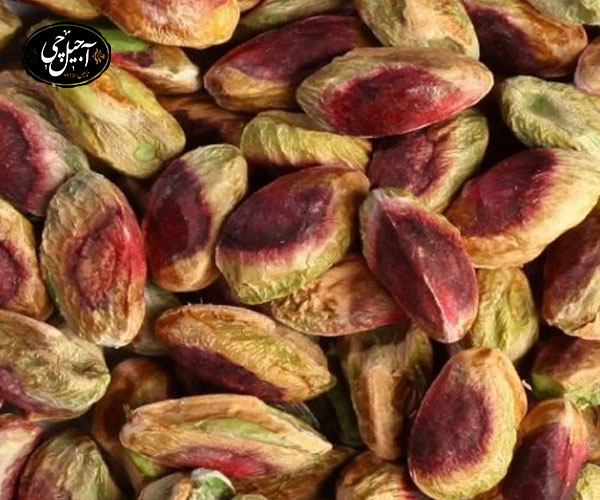 معرفی ویژگی های پسته احمد آقایی 