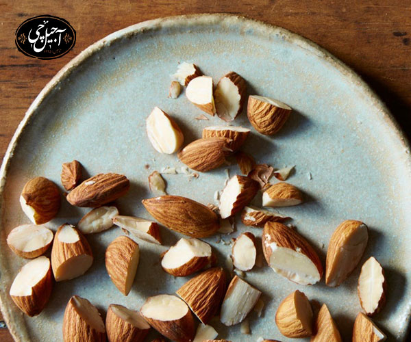 بادام درختی شکسته