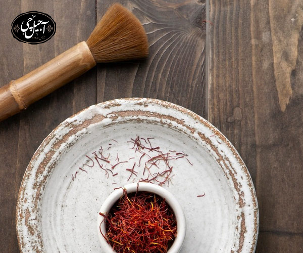 خواص زعفران برای کاهش سیاهی دور چشم