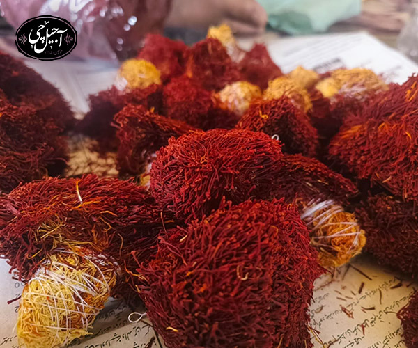 فواید زعفران دختر پیچ
