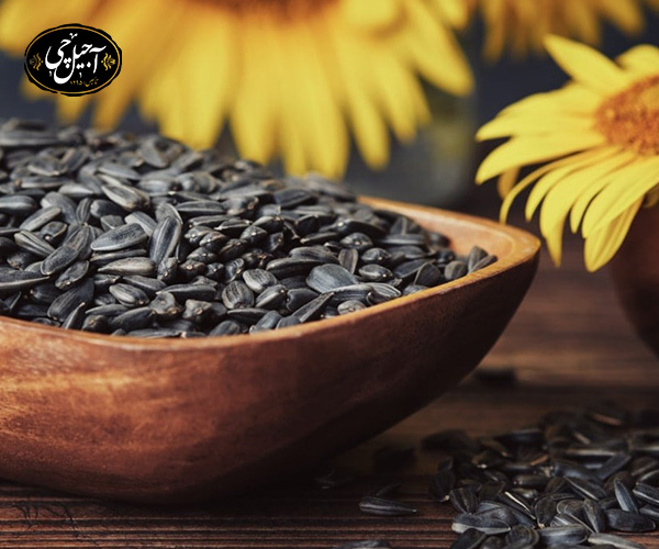 استفاده از تخمه برای تنوع به میز پذیرایی تولد