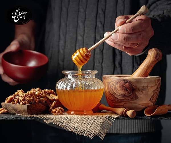 فواید خوردن عسل و گردو برای وعده صبحانه