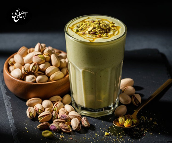 طرز تهیه شیر پسته با موز