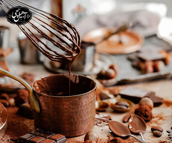 چگونگی آب کردن شکلات تخته ای روی اجاق گاز