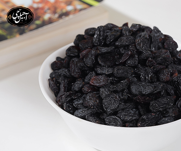 معروف‌ترین خواص مویز برای خانم ها