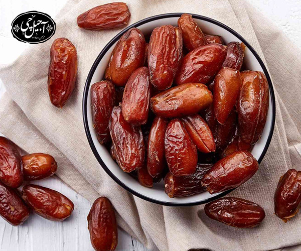 خواص خوردن خرما با چای