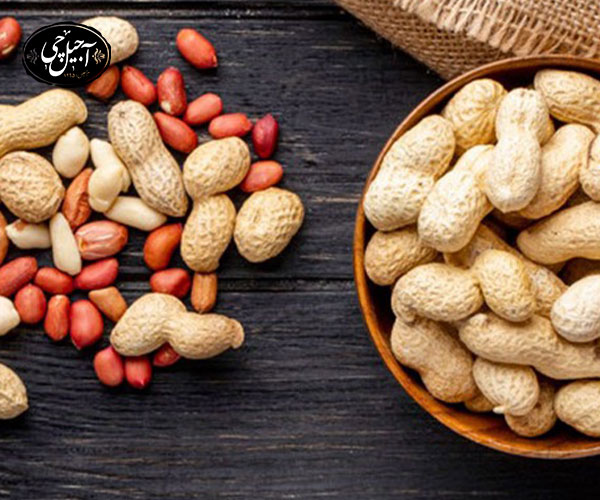 7. بادام زمینی و کم کاری تیروئید