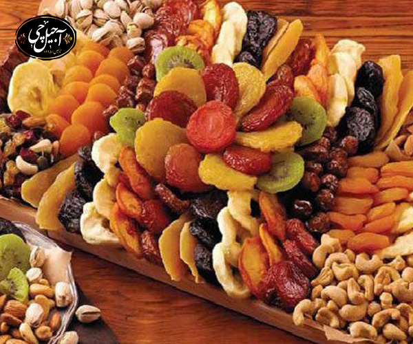 ترکیب آجیل و میوه خشک به‌صورت لایه‌ای برای یلدا