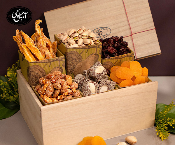 استفاده از باکس‌های چوبی برای تزیین آجیل شب یلدا