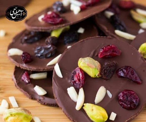 استفاده از شکلات و آبنبات برای تزیین آجیل شب چله