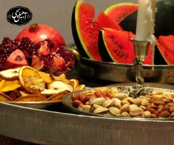 استفاده از تم یلدایی با انار و هندوانه برای تزیین آجیل شب چله