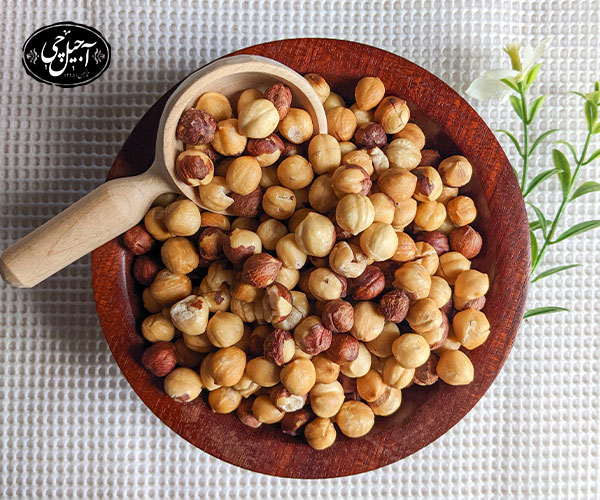 4. تنظیم هورمون ها از مهمترین خواص فندق برای زنان