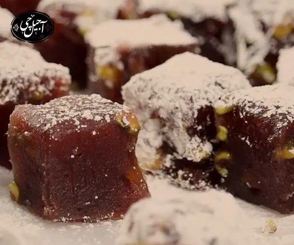 طرز تهیه باسلوق یلدایی با مغز پسته