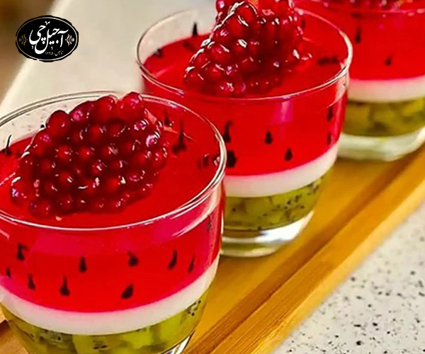 طرز تهیه کیک شب یلدا خانگی انار