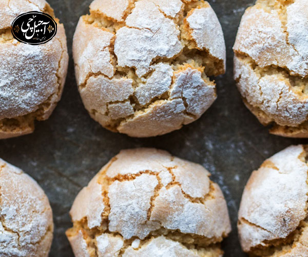 طرز تهیه شیرینی بادامی در مدل های مختلف