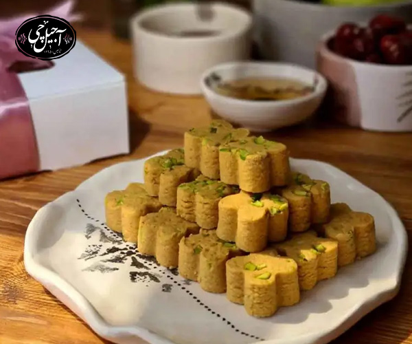 ۴. قالب زدن و پخت شیرینی