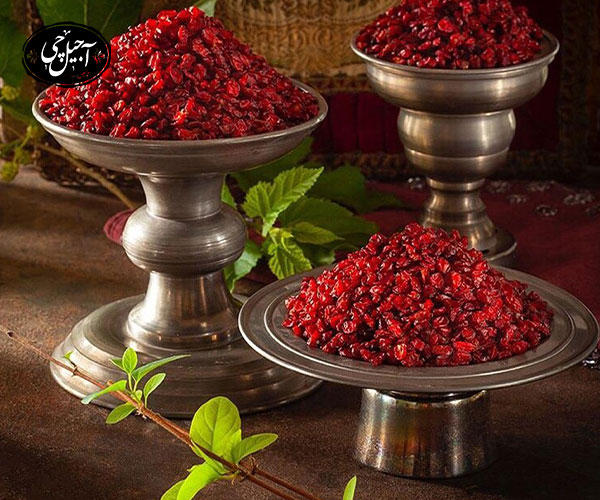 زرشک با رنگ قرمز
