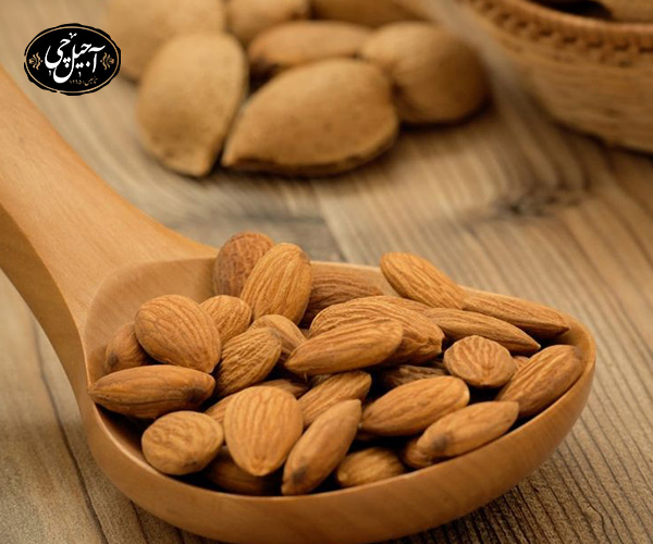 چه زمانی بهتر است بادام را مصرف کنیم؟