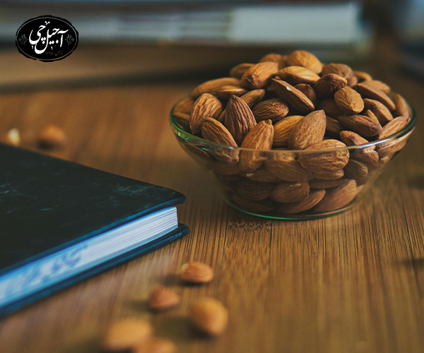 چه مواد معدنی ای در بادام وجود دارد