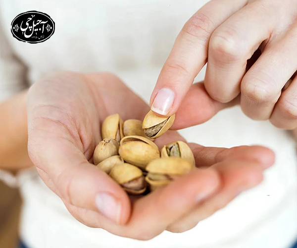 عوارض احتمالی مصرف پسته در بانوان