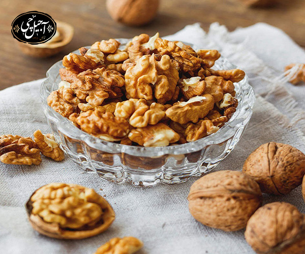 روش طبیعی اسکراب صورت با گردو