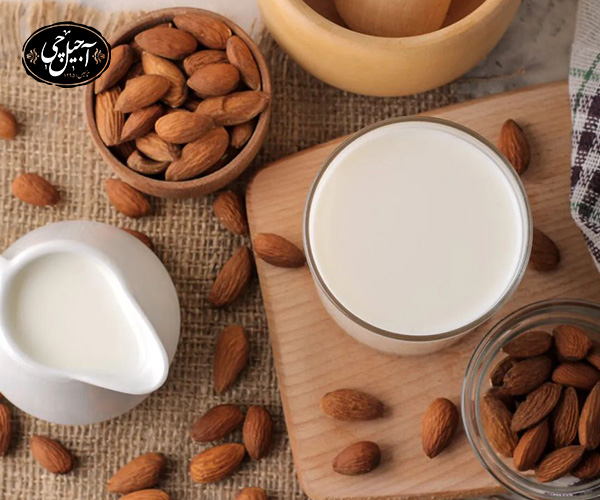 گزینه‌های مختلف برای طعم‌دار کردن شیر بادام