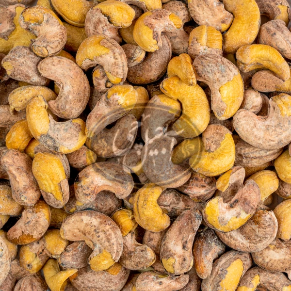 مغز بادام هندی 180باپوست نمکی