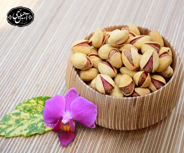 روش ارسال پسته احمد آقایی به شهرستانها توسط آجیل چی